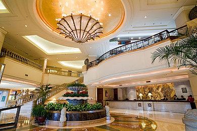 纪念LOL2022大会开幕 奔驰公开梦幻电竞概念车